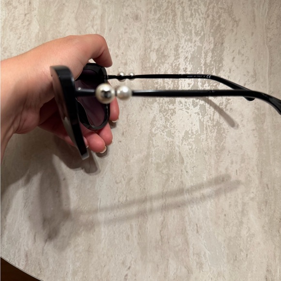 CHANEL Oversized Black Sunglasses with Dark Gradient Lenses - Picture 4 of 6